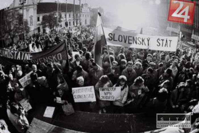 Ilustračný obrázok k článku OBRAZOM: Jedinečné zábery z doby keď sa volalo po slobode!