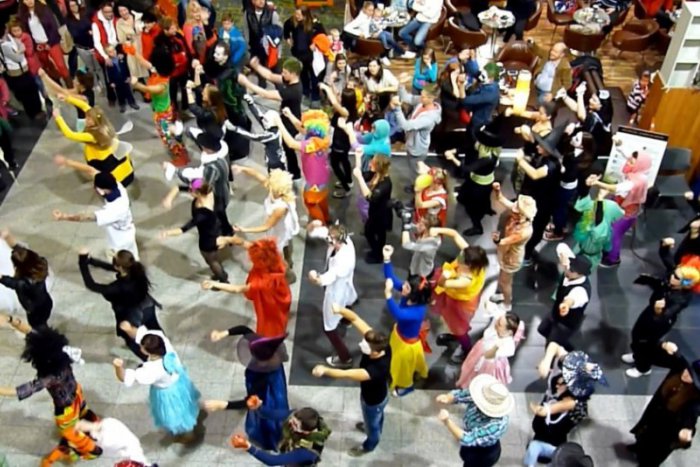 Ilustračný obrázok k článku Halloweenska tanečná šou v Poprade: So spoločnou choreografiou sa predviedlo takmer osemdesiat tanečníkov