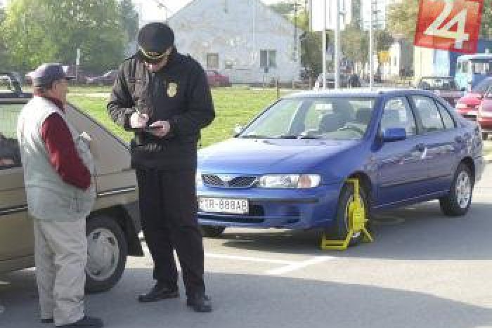 Ilustračný obrázok k článku Mestskí policajti v akcii: Za pol roka rozdali tisíce papúč, presné číslo vnútri!