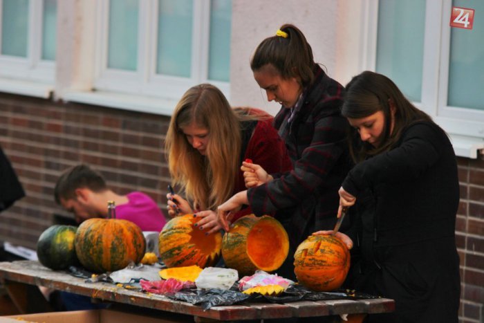 Ilustračný obrázok k článku Nitrania si užili Piatok tekvicového: Nevšedné dobroty, vyrezávanie a zábava na Kupeckej!