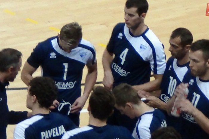 Ilustračný obrázok k článku Výjazd fanúšikov sa oplatil: Volejbalisti ŠK Chemes vezú body z Kecskemétu!