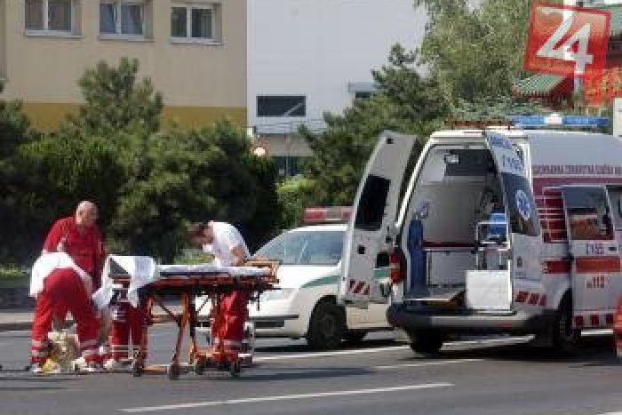 Ilustračný obrázok k článku Vodič (37) pri cúvaní zrazil kľačiace dievčatko (8), utrpelo ťažkú ujmu na zdraví!