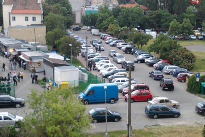 Ilustračný obrázok k článku Sobotná katastrofa na novozámockej tržnici: Čo znepríjemňuje ľuďom nakupovanie?