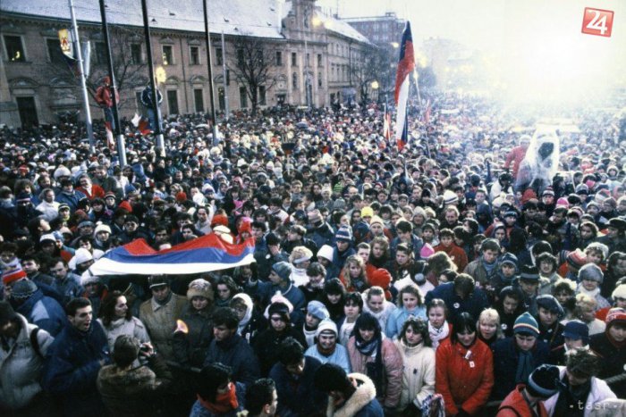 Ilustračný obrázok k článku Pred 24 rokmi študenti pochodovali Bratislavou za demokraciu aj reformu školstva