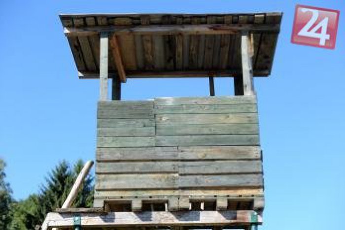 Ilustračný obrázok k článku Vyčíňal v Slovenskom raji podpaľač? Nešťastným lesníkom zhorel posed do tla!