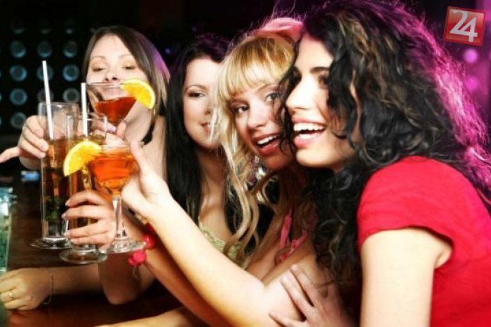 Ilustračný obrázok k článku Veľká noc ide ruka v ruke s alkoholom. Čo na to hovorí odborníčka?