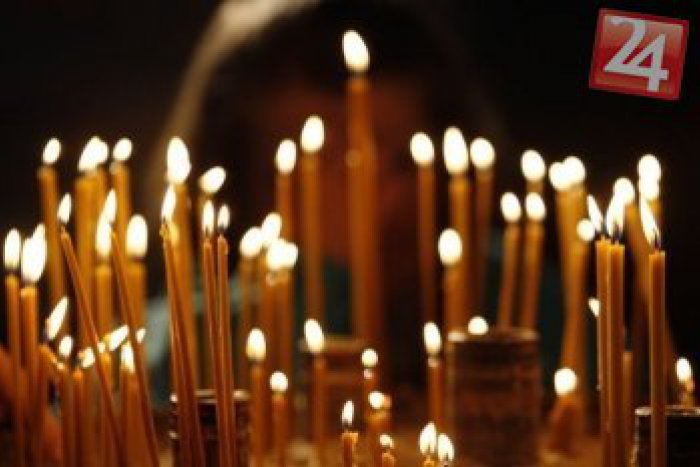 Ilustračný obrázok k článku Spomienky na obete totality: Na bystrickom námestí sa ľuďom v rukách rozhoreli sviečky