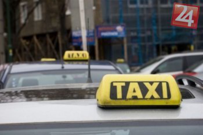 Ilustračný obrázok k článku Fiľakovskí taxikári si priplatia. Státie ich vyjde o stovky eur viac