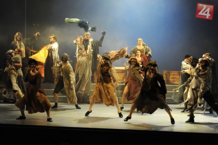 Ilustračný obrázok k článku Nové predstavenie v Štátnom divadle: Uvidíme muzikál o Móricovi Beňovskom, zahrá si aj spevák známej kapely!