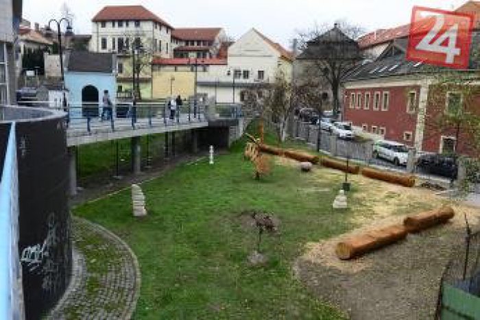 Ilustračný obrázok k článku V mestskej oáze sú už sochy i lavičky: Prešovčania majú zažiť aj farmárske trhy!