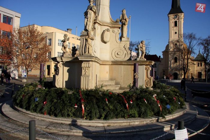 Ilustračný obrázok k článku Vianočná atmosféra v Zámkoch: Na námestí pribudne obrovský adventný veniec