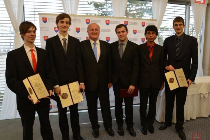 Ilustračný obrázok k článku Filip Nemčko ocenený ministrom školstva: Na medzinárodnej súťaži získal bronz