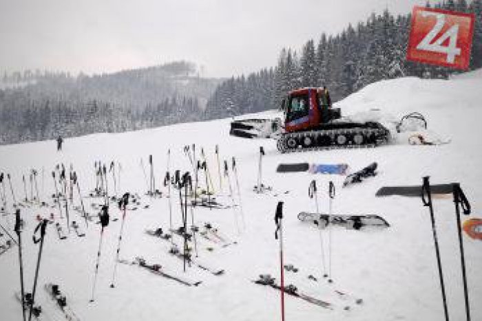 Ilustračný obrázok k článku V Slovenskom raji sa už zasnežuje: Vieme, kedy sa otvoria brány lyžiarskeho strediska Dedinky-Mlynky!