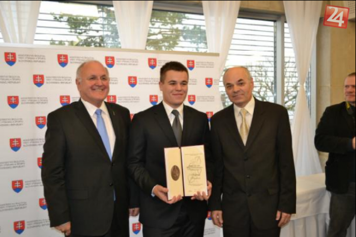 Ilustračný obrázok k článku Prešovský gymnazista môže byť na seba pyšný: Ocenenie od ministra pre mimoriadne talentovaných žiakov!