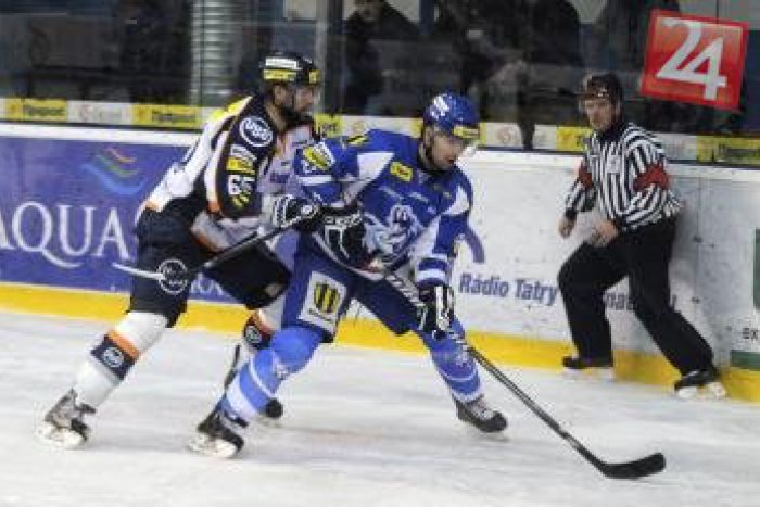 Ilustračný obrázok k článku Duel HK Poprad vs. HC Košice? Fanúšikovia zahádžu ľad plyšovými hračkami!