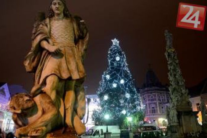 Ilustračný obrázok k článku FOTOGALÉRIA: V Košiciach rozsvietili najvyšší vianočný stromček na Slovensku
