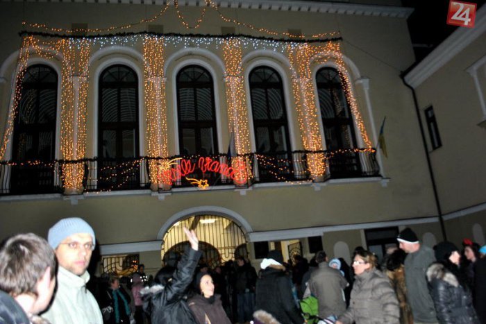 Ilustračný obrázok k článku FOTOGALÉRIA: V Michalovciach sa už tešíme z rozsvietenej vianočnej výzdoby!