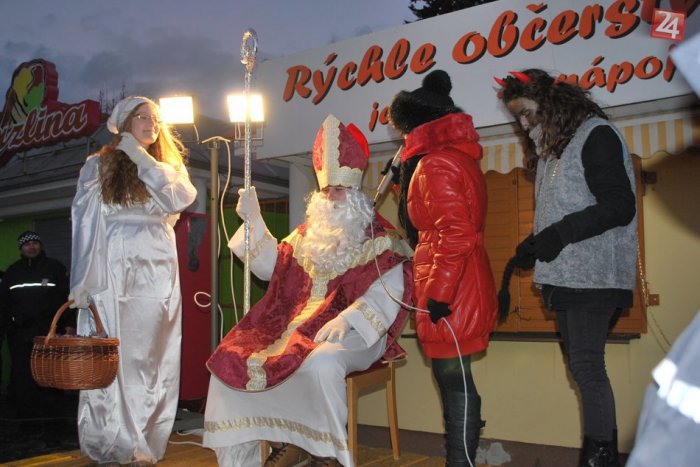 Ilustračný obrázok k článku OBRAZOM: V Moravciach rozsvietili vianočný stromček, prišiel aj Mikuláš