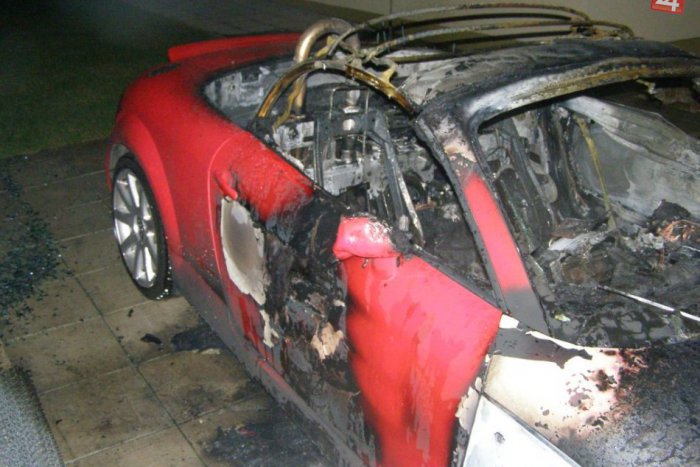 Ilustračný obrázok k článku V Hlohovci horelo luxusné Audi: Plamene ohrozovali susedné domy aj plynovú prípojku