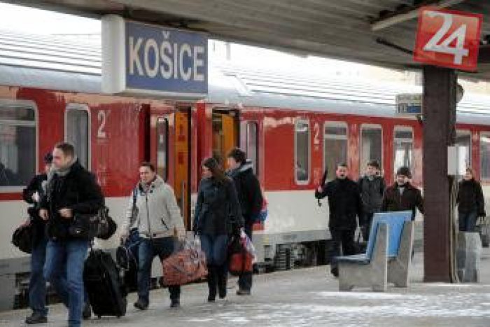 Ilustračný obrázok k článku Veľká migrácia prichádza: Posilové sviatočné vlaky neobídu ani Košice, tu je zoznam