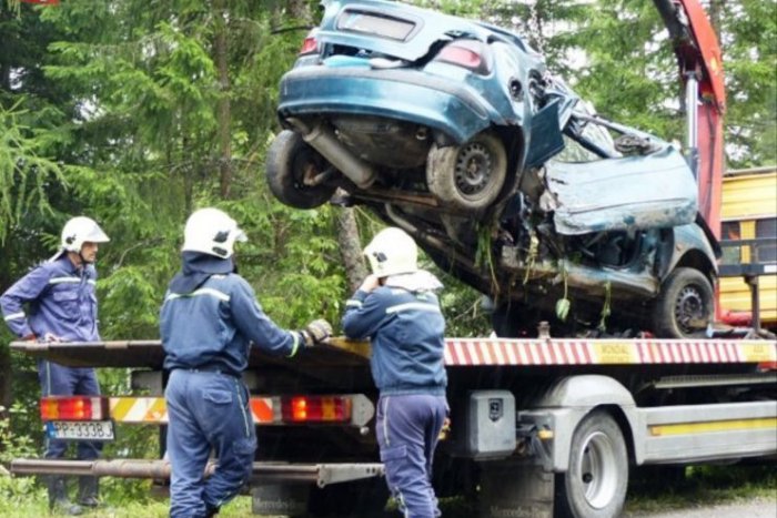 Ilustračný obrázok k článku Hrozivá nehoda pri Lučenci: Nákladnému autu sa odtrhol príves, ktorý zdemoloval auto v protismere!