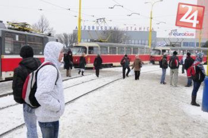 Ilustračný obrázok k článku Košické električky a autobusy si počkajú na nočné vlaky: Zdržať vás to môže aj 10 minút...