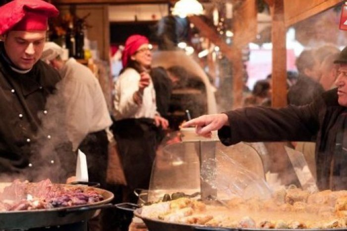 Ilustračný obrázok k článku Tradičná atrakcia Vianočných trhov: Gazdovská zabíjačka nás poteší aj tento rok, čo sa chystá?