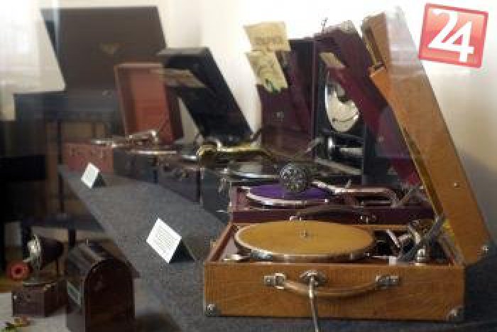 Ilustračný obrázok k článku Zaspomínajte si na staré gramofóny: V Bystrici uvidíte aj najmenší sériovo vyrábaný kus