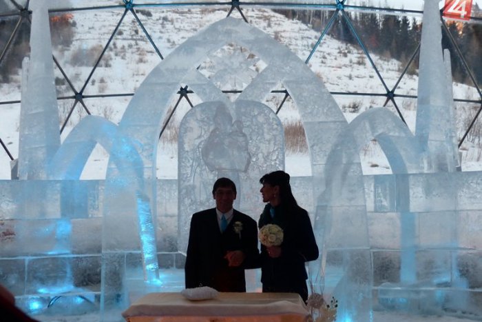 Ilustračný obrázok k článku Unikátna svadba na Hrebienku: Ženích si svadobný chrám postavil vlastnými rukami