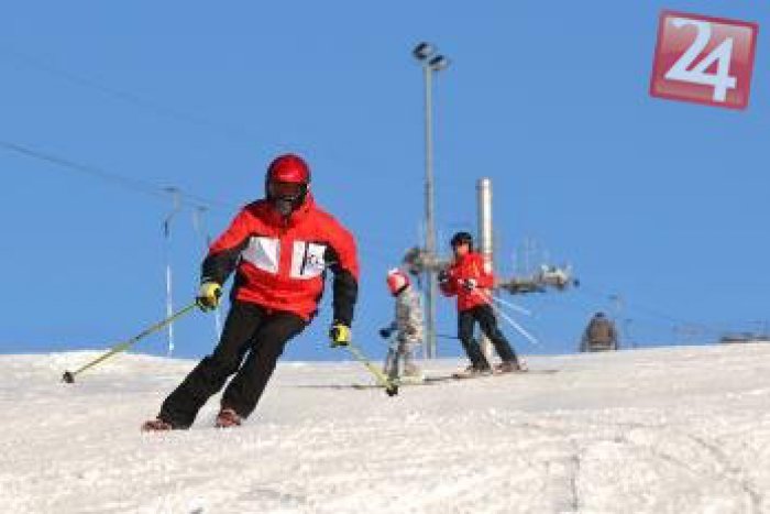 Ilustračný obrázok k článku Zimná sezóna štartuje aj v Breznianskom okrese: Okolité strediská lákajú bezplatným lyžovaním