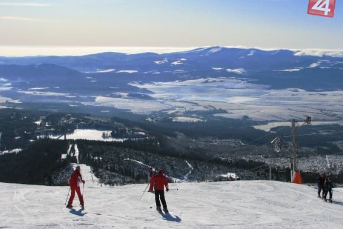 Ilustračný obrázok k článku V Tatrách sú podmienky na lyžovanie prevažne veľmi dobré. V noci pribudlo niekoľko centimetrov snehu