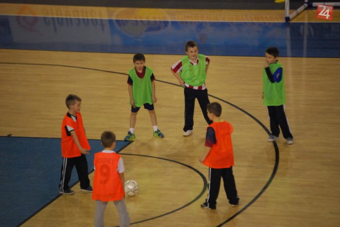 Ilustračný obrázok k článku Futsalisti odohrali posledné kolo v tomto roku. Večer spestril zápas najmladších futbalistov FK Poprad