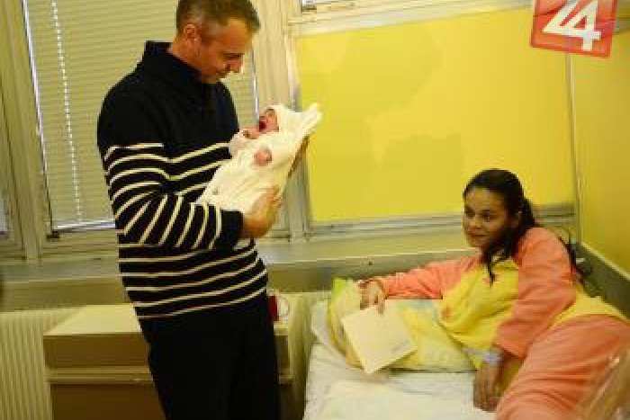 Ilustračný obrázok k článku Dary primátora pre prvého Košičana r. 2014: Hrkálka, veľký plyšák a aj peniaze