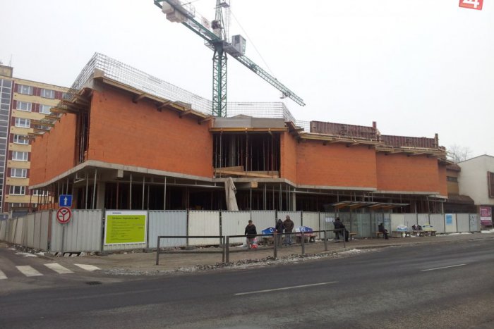 Ilustračný obrázok k článku Obchodné centrum v Brezne privíta prvých zákazníkov už v apríli: Stavebné práce sú v plnom prúde