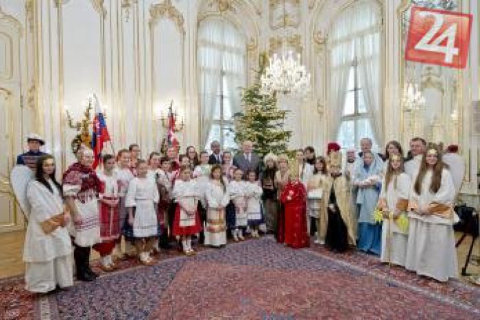 Ilustračný obrázok k článku Spev a vinše v paláci: Nitrianski koledníci boli u prezidenta!