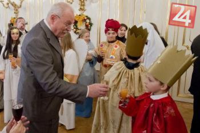 Ilustračný obrázok k článku Prezidentovi prišli zavinšovať koledníci z Brezna: Začiatok nového roka si bez nich už ani nevie predstaviť