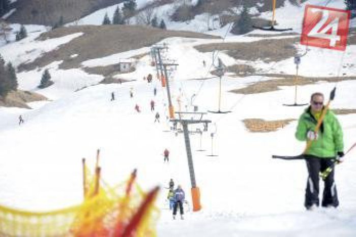 Ilustračný obrázok k článku Najviac snehu majú Tále: Dočasne sa prestalo lyžovať v Telgárte