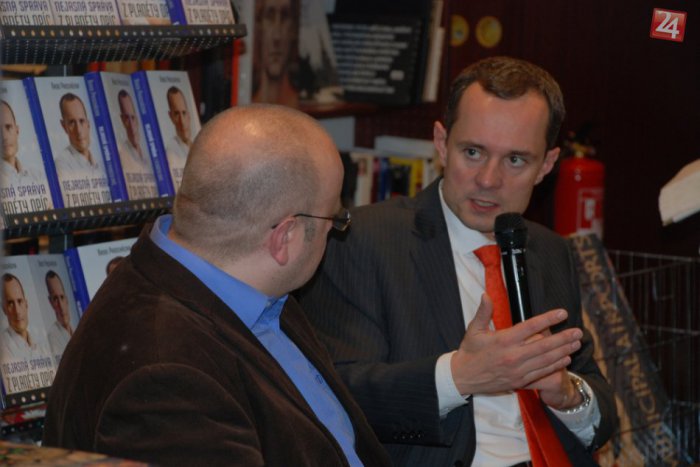 Ilustračný obrázok k článku Prezidentský kandidát Rado Procházka o svojej novej knihe: Je to odkaz na nedoriešenú kauzu Gorila