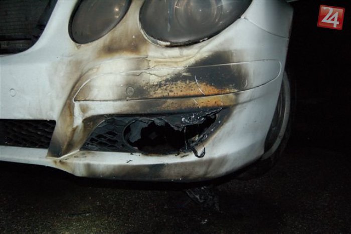 Ilustračný obrázok k článku Požiar luxusného auta: Mercedes, ktorý stál pred rodinným domom, niekto podpálil!