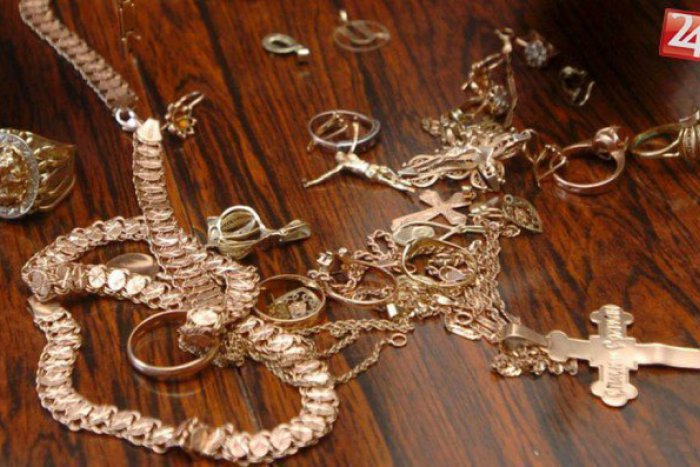 Ilustračný obrázok k článku Z nitrianskeho zlatníctva zmizli šperky: Skončili v záložni