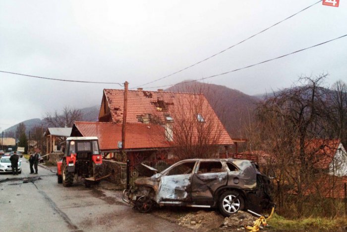 Ilustračný obrázok k článku Ohnivá dráma: Auto horelo ako fakľa, požiar sa rozšíril aj na dom!