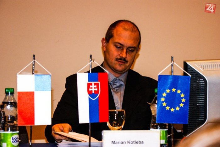Ilustračný obrázok k článku Kotleba rozhodol: Bystrická župa vystúpi zo združenia samosprávnych krajov
