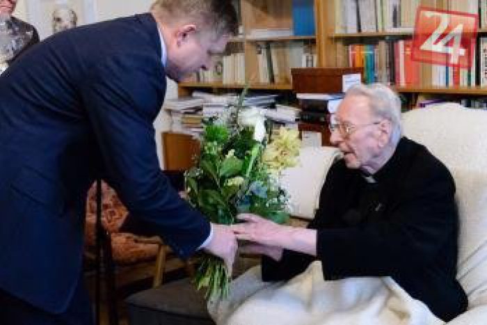 Ilustračný obrázok k článku Ojedinelé jubileum: Kardinálovi Korcovi blahoželal prezident aj premiér!