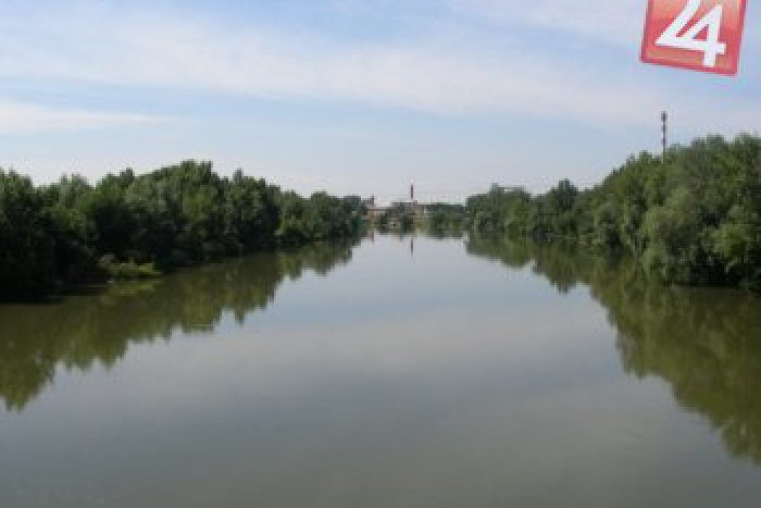 Ilustračný obrázok k článku Spevnili hrádzu na Váhu: Obyvatelia Komoče, Zemného a Kolárova sa už nemusia báť povodní