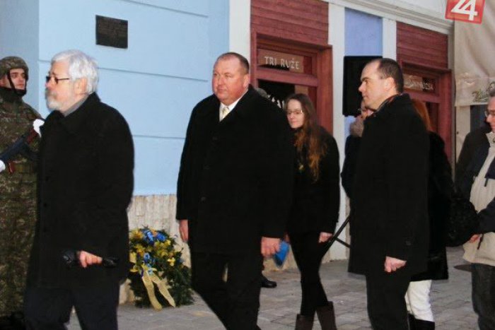 Ilustračný obrázok k článku VIDEO: Pietny akt kladenia vencov pri príležitosti 69. výročia oslobodenia mesta Rožňava