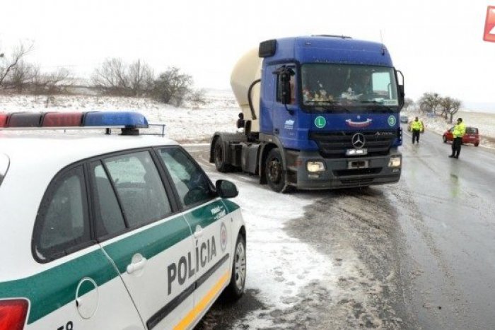 Ilustračný obrázok k článku V Prešovskom kraji stále sneží: Ako to vyzerá na cestách?