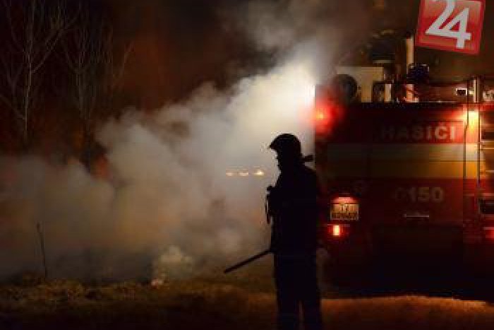 Ilustračný obrázok k článku Zásah hasičov v Bratislave: Plamene pohltili predajňu autodielov, čo na to polícia?