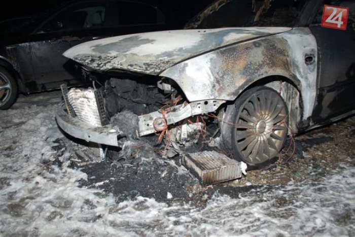 Ilustračný obrázok k článku Žilinské sídlisko nadránom osvetľovali plamene: Požiar zachvátil až 5 áut!