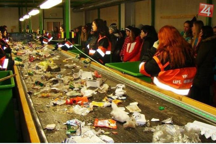 Ilustračný obrázok k článku Moderná separačná hala na Podbrezinách už slúži naplno: Vytriedi štyrikrát viac odpadu