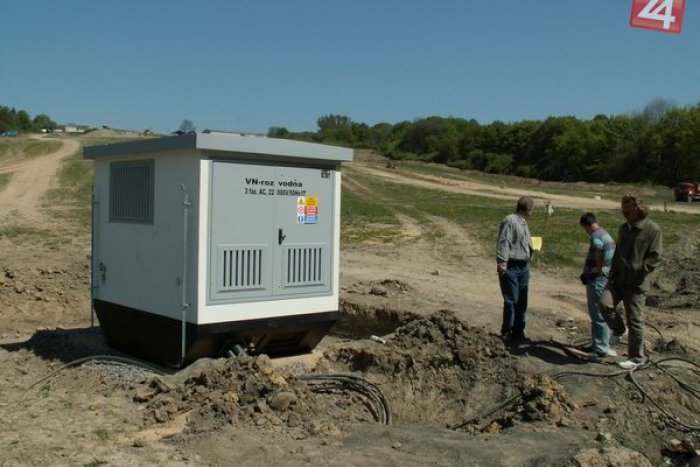 Ilustračný obrázok k článku Z trafostanice pustil do pôdy olej: Môže si odsedieť až osem rokov